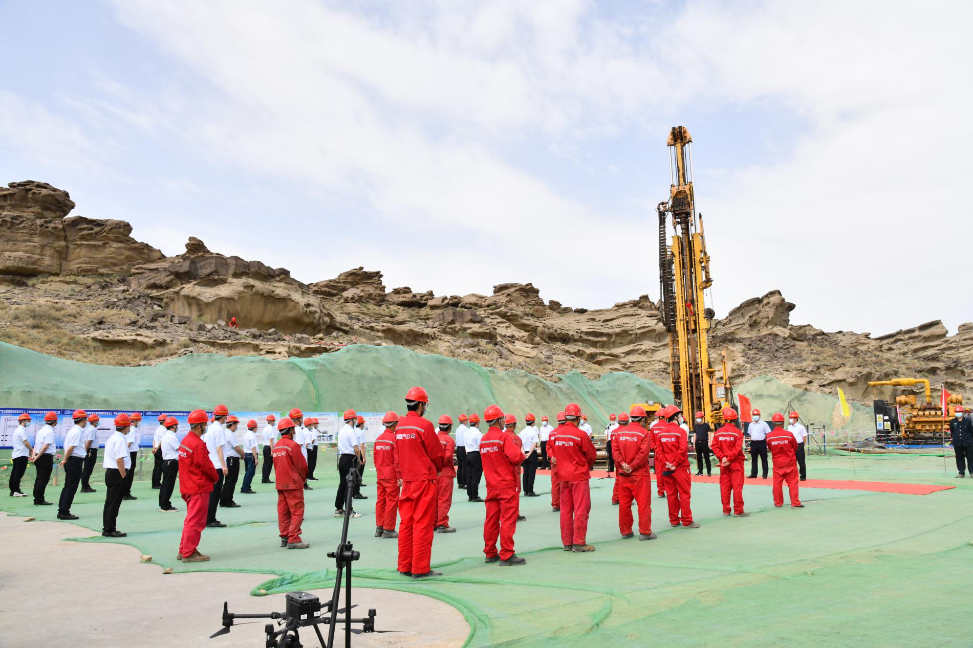 榆树岭煤矿开启井上下联合超前瓦斯治理新模式69